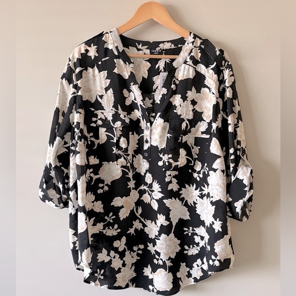 ✨ NWT Torrid Harper Blouse – Black & Ivory Floral (Size 2) - Picture 1 of 5